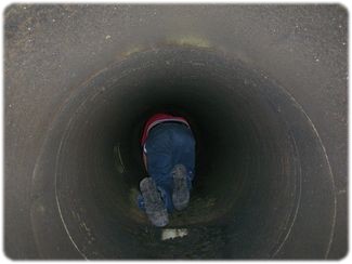 Mite_E_Ducts_technician_crawling_large_duct
